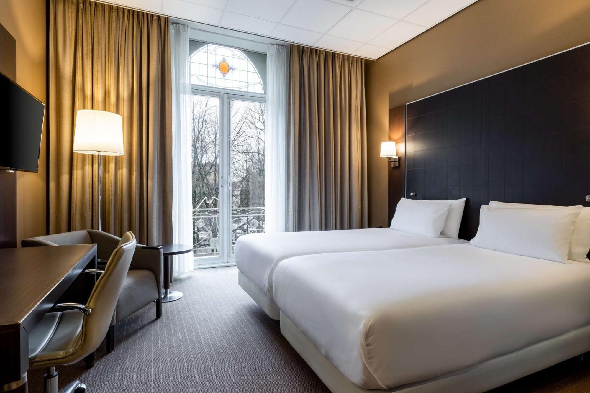 Nh Centre Utrecht Hotel Bagian luar foto