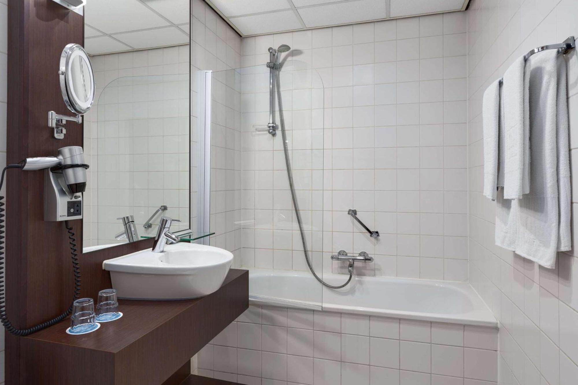 Nh Centre Utrecht Hotel Bagian luar foto