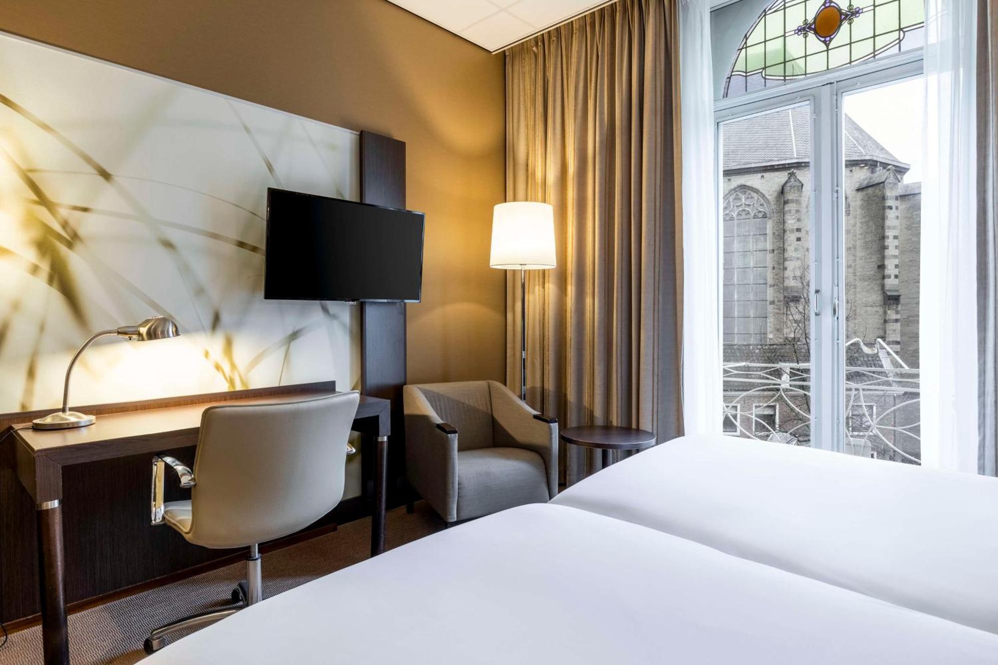 Nh Centre Utrecht Hotel Bagian luar foto