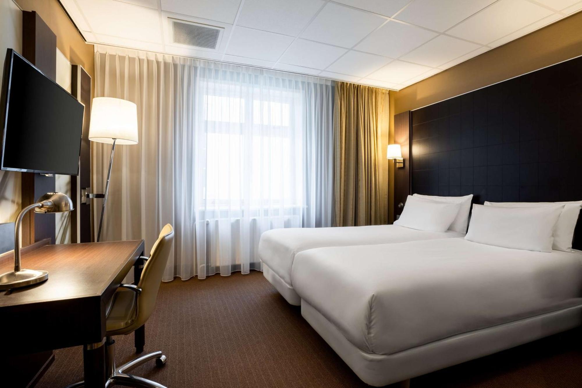Nh Centre Utrecht Hotel Bagian luar foto