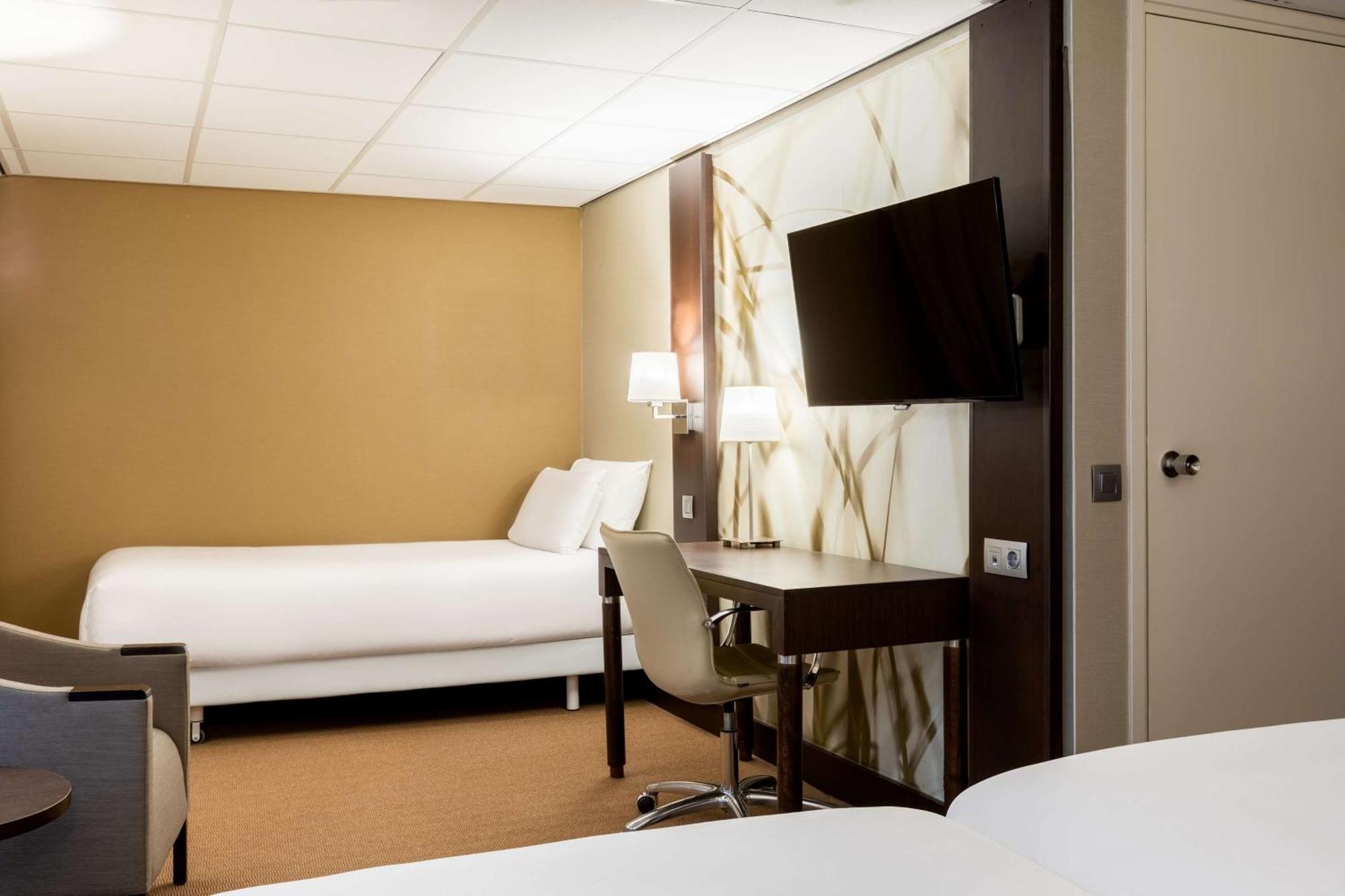 Nh Centre Utrecht Hotel Bagian luar foto