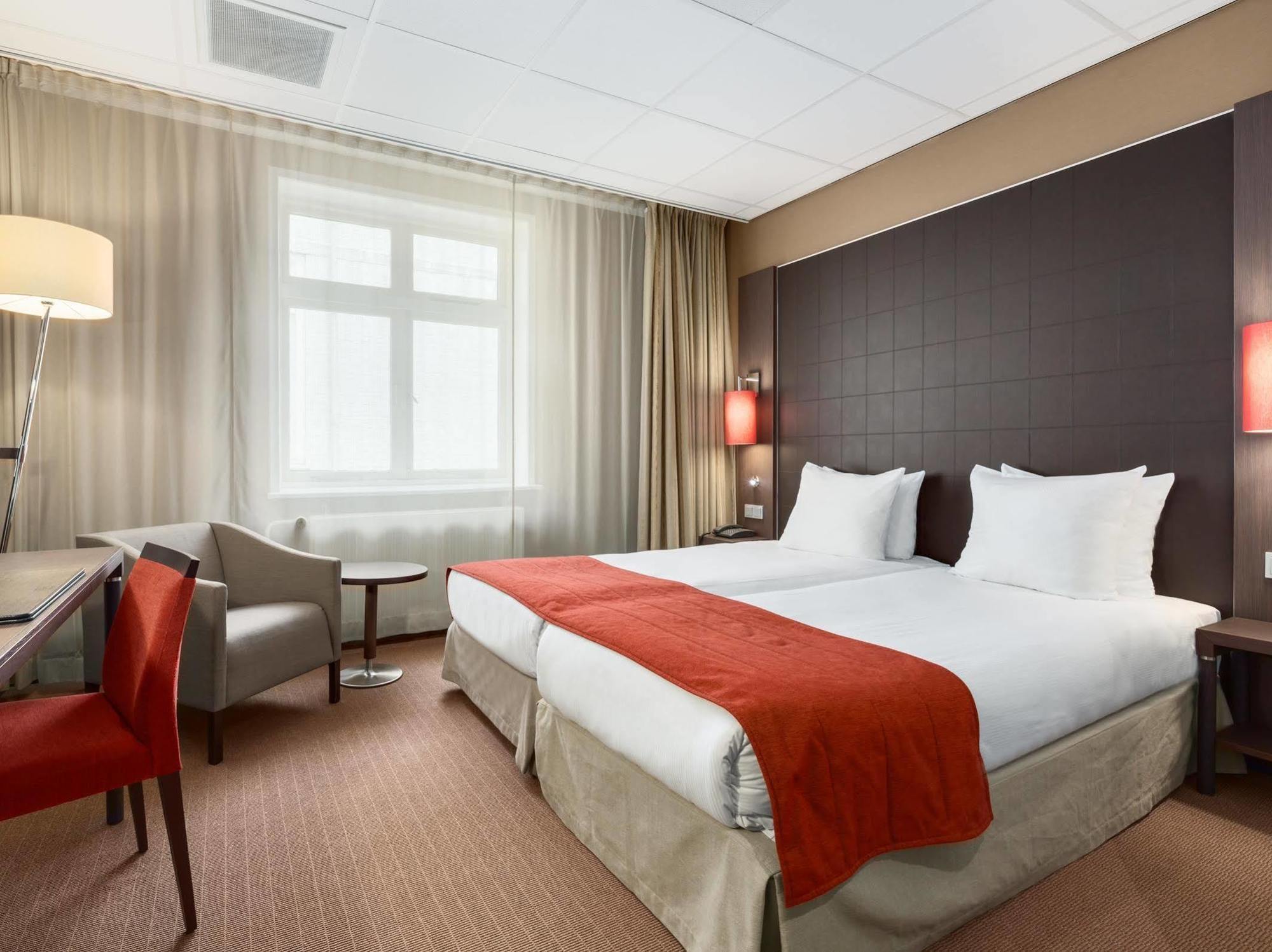 Nh Centre Utrecht Hotel Bagian luar foto